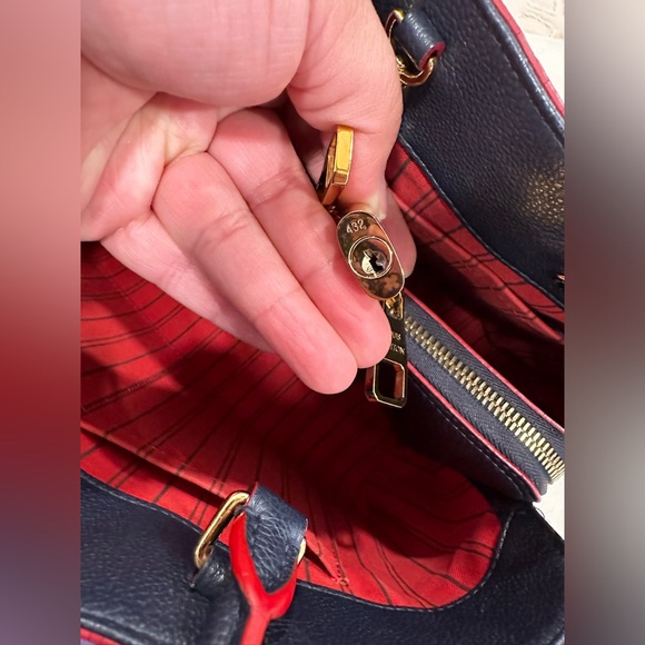 💙BLUE EMPREINTE💙Louis Vuitton Montaigne empreinte with strap - Picture 4 of 15